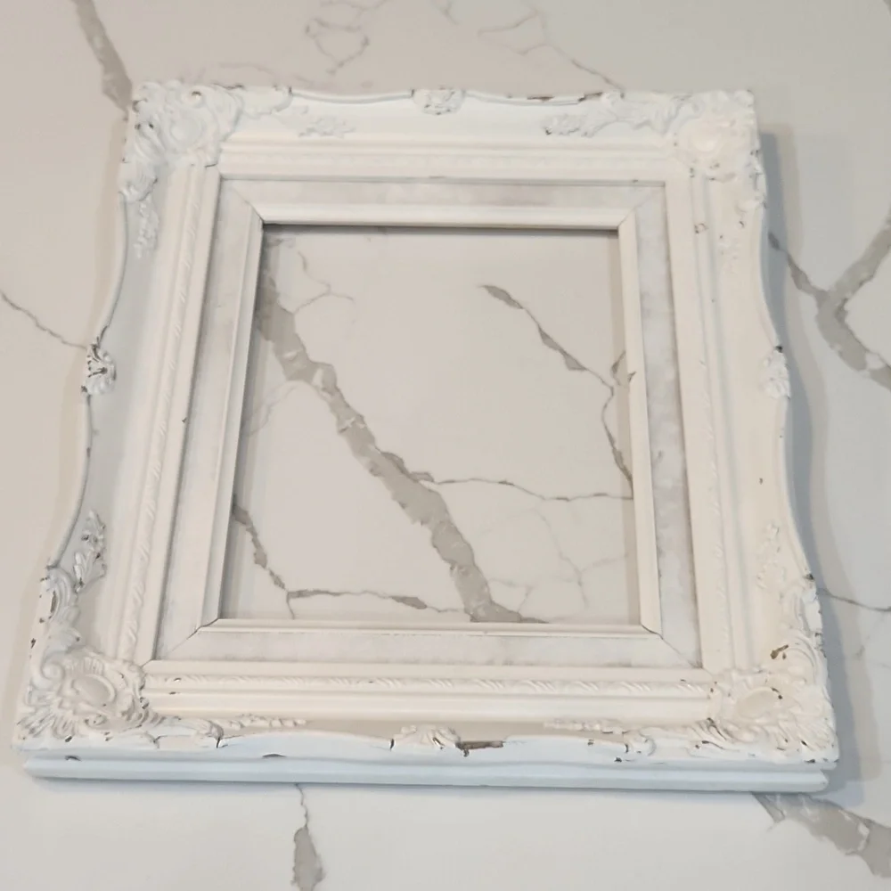VINTAGE 8 X 10 WOOD SHABBY CHIC ORNATE FRAME MADE IN TAIWAN